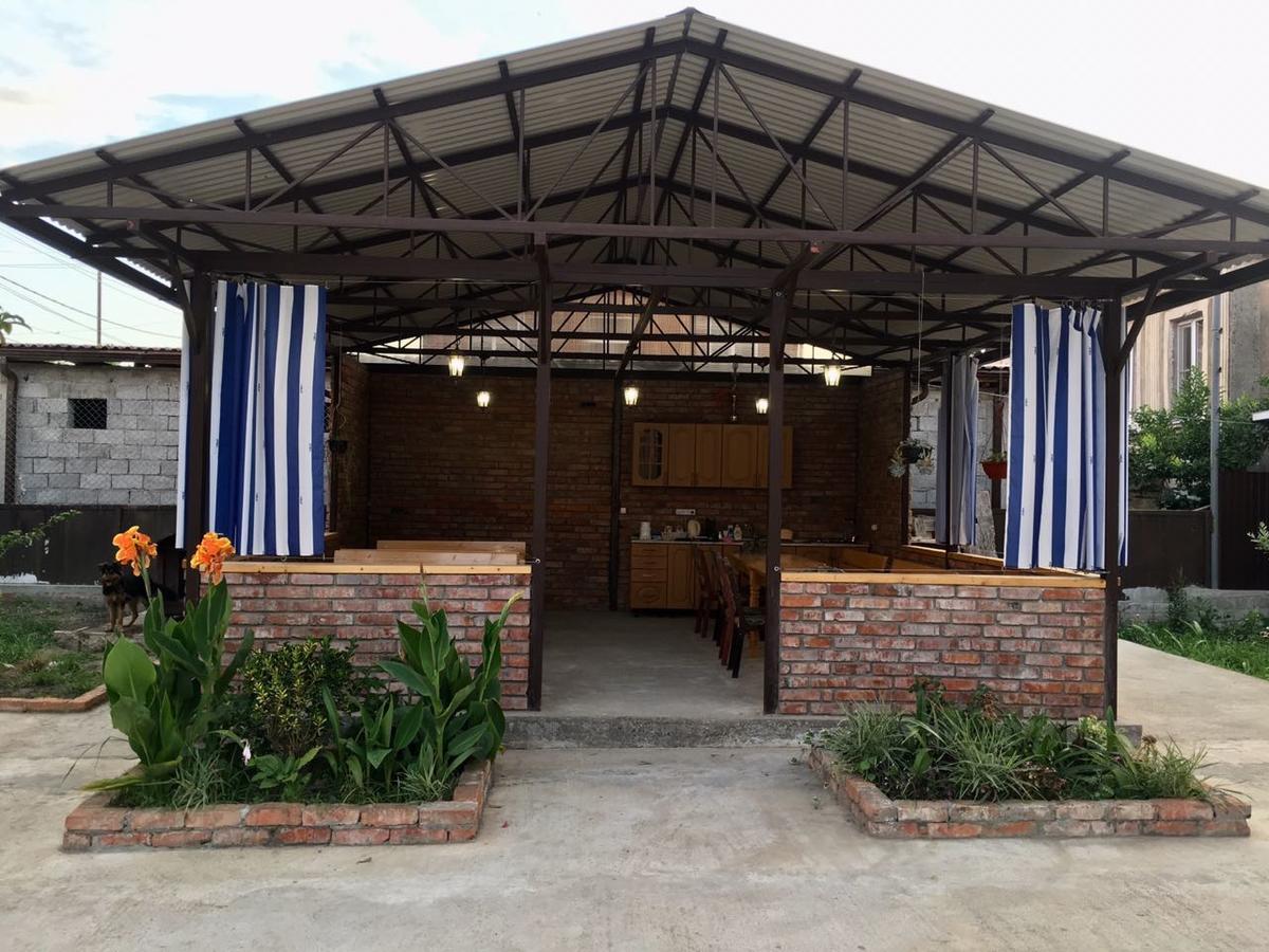 Guest House Nadia Sochumi Exterior foto
